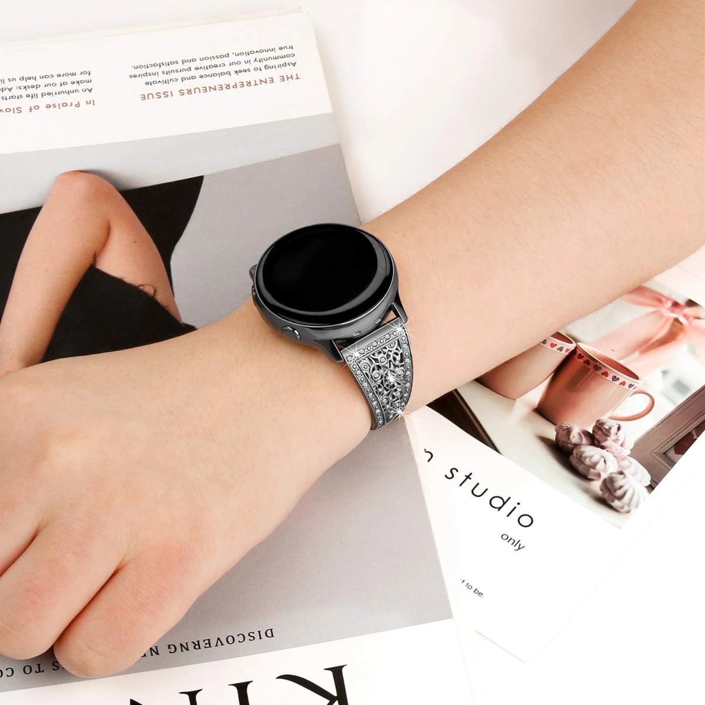 Enhance your fashion statement with this chic, modern metal bracelet strap for Watch 6/6 Classic/5/5/4/4 Classic/3 41mm/Active2/